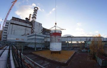 На 30-ю годовщину Чернобыля финансовых доноров саркофага свозят к ЧАЭС