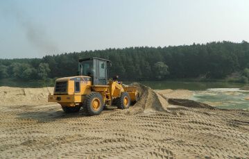 Corporation Ukrtransbud is carriyng out works on enhancement the environment on r. Strizhen in Chernihiv